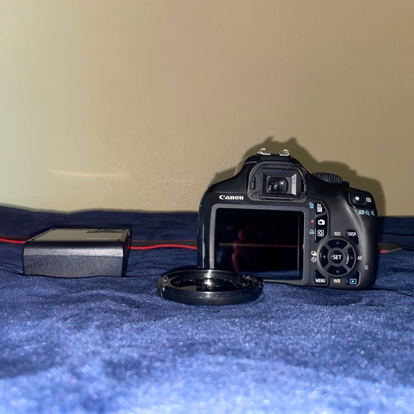 Canon EOS Rebel T3 Digital Camera - Picture 4 of 6